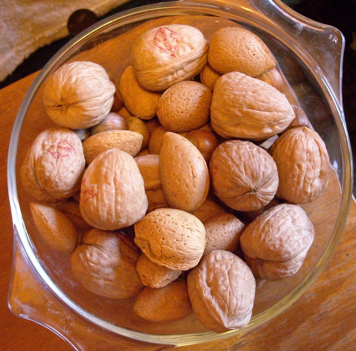 Bol de noix et amandes, sources de magnésium